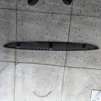 La cubierta inferior para el THERMO KING T-600M, T-800M, T-1000M, T-680Pro, T-880Pro, T-1080Pro, modelo 988025 GRILLE-LOWER-TK NEGRO, SP