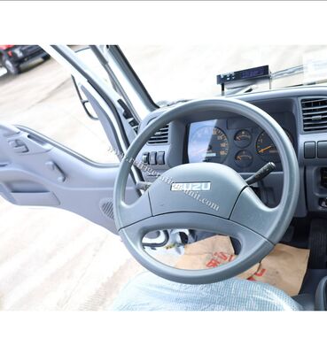 Chasis de camión de marca japonesa Isuzu 100p con 4,1 metros de longitud caja refrigerada con unidades de refrigeración THERMO KING RV380V 4X2 Mini 3tons 2 Ton Freezer Camión refrigerado